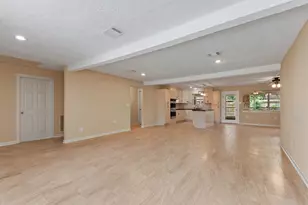 4906 Green Willow Ln, Dickinson, TX 77539 - Photo 7