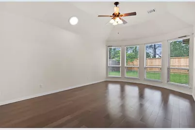 187 N Vershire Circle, The Woodlands, TX 77354 - Photo 19