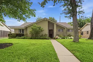 10822 Lasso Ln, Houston, TX 77079 - Photo 1