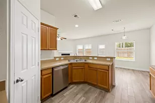 5213 Bailey Ln, Alvin, TX 77511 - Photo 11
