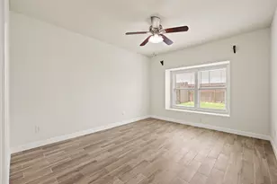 5213 Bailey Ln, Alvin, TX 77511 - Photo 17