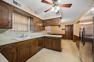 7914 Windswept Ln, Houston, TX 77063 - Photo 9