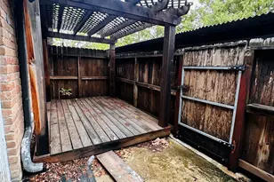 8935 Gaylord St, Houston, TX 77024 - Photo 15