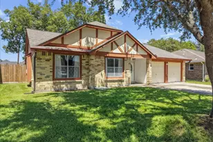 2790 Pinewood Dr, League City, TX 77573 - Photo 3