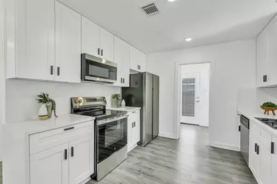 110 Harris Court, Houston, TX 77009 - Photo 3