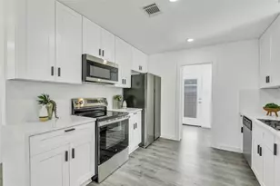 110 Harris Ct, Houston, TX 77009 - Photo 3
