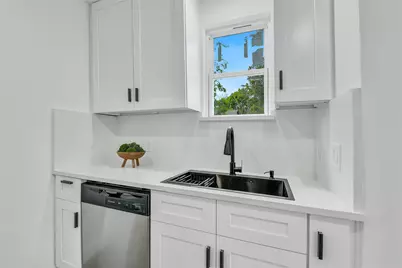 110 Harris Court, Houston, TX 77009 - Photo 5
