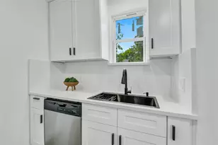 110 Harris Ct, Houston, TX 77009 - Photo 5
