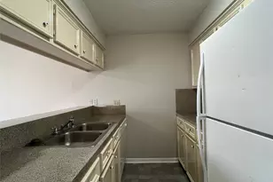 11507 Meadow Ln, Houston, TX 77477 - Photo 7