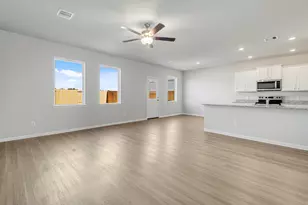 8202 Burnt Orchid Dr, Houston, TX 77016 - Photo 3