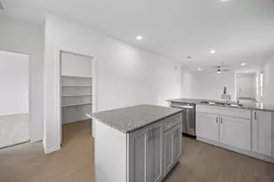 610 Amber Fls Dr, Montgomery, TX 77356 - Photo 9