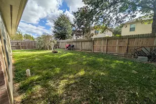 714 N Vista Dr, Houston, TX 77073 - Photo 15