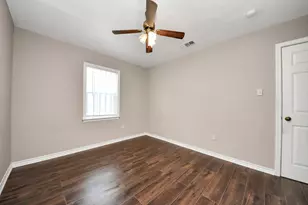 5202 Pensdale St, Houston, TX 77033 - Photo 17
