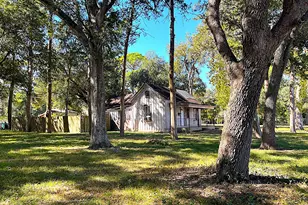 6211 Gresham St, Wallis, TX 77485 - Photo 11