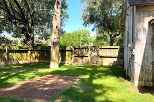 6211 Gresham St, Wallis, TX 77485 - Photo 21