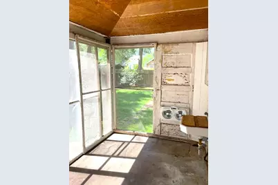 6211 Gresham Street, Wallis, TX 77485 - Photo 7