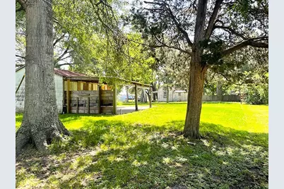 6211 Gresham Street, Wallis, TX 77485 - Photo 15
