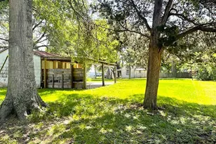 6211 Gresham St, Wallis, TX 77485 - Photo 15