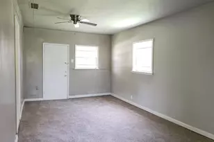 8723 Wiggins St, Houston, TX 77029 - Photo 5