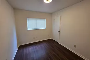 11726 Plumbrook Dr, Houston, TX 77099 - Photo 9