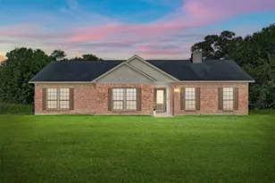 1102 Spring Branch Dr, Baytown, TX 77523 - Photo 1