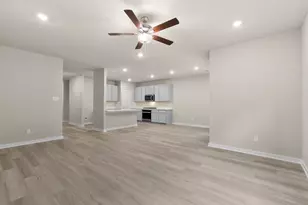 12335 Ridge Top Ct, Conroe, TX 77304 - Photo 9