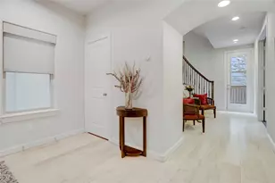 1348 W 25th St, Houston, TX 77008 - Photo 9