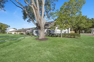 802 Lake Villa Dr, Seabrook, TX 77586 - Photo 5