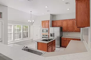 215 Bristol Bend Cir, The Woodlands, TX 77382 - Photo 9