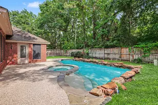215 Bristol Bend Cir, The Woodlands, TX 77382 - Photo 23