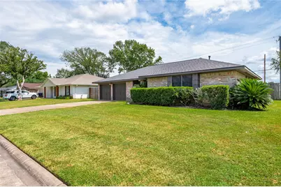 605 S Heather Lane, Friendswood, TX 77546 - Photo 3