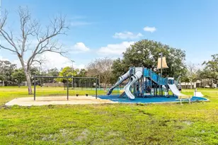 418 Garland Dr, Lake Jackson, TX 77566 - Photo 9