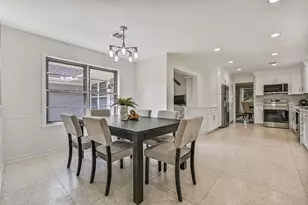 304 Chester Dr, Friendswood, TX 77546 - Photo 15