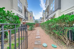 3205 Maxroy St, Houston, TX 77008 - Photo 33