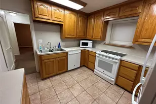 306 Live Oak St, Silsbee, TX 77656 - Photo 5