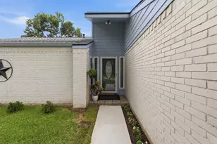 16319 Mill Point Dr, Houston, TX 77059 - Photo 3