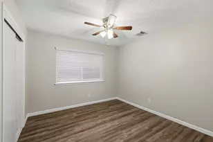 16319 Mill Point Dr, Houston, TX 77059 - Photo 23