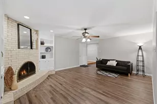 16319 Mill Point Dr, Houston, TX 77059 - Photo 5