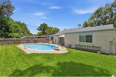 16319 Mill Point Drive, Houston, TX 77059 - Photo 27