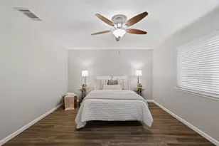 16319 Mill Point Dr, Houston, TX 77059 - Photo 15