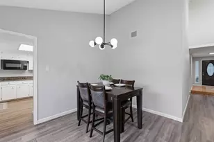 16319 Mill Point Dr, Houston, TX 77059 - Photo 11