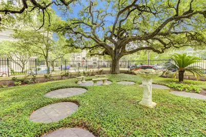 2700 Albany Street #3B, Houston, TX 77006 - Photo 5
