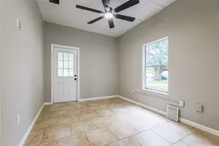 704 W Willis St, Alvin, TX 77511 - Photo 9