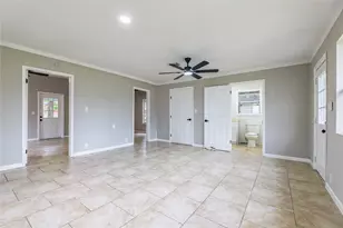 704 W Willis St, Alvin, TX 77511 - Photo 7