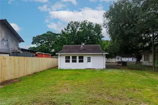 704 W Willis St, Alvin, TX 77511 - Photo 11