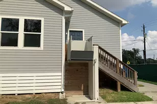 323 E Murrill St, Baytown, TX 77520 - Photo 29