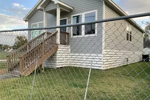323 E Murrill St, Baytown, TX 77520 - Photo 9