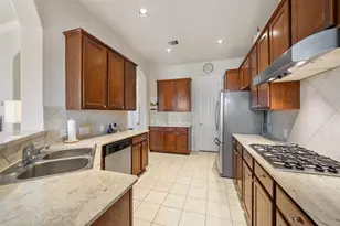 10610 Wallingford Pl, Houston, TX 77042 - Photo 9