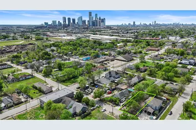 1917 Davis Street, Houston, TX 77026 - Photo 1