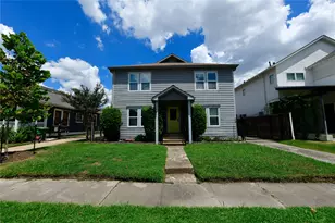 1011 E 6th 1/2 St, Houston, TX 77009 - Photo 1